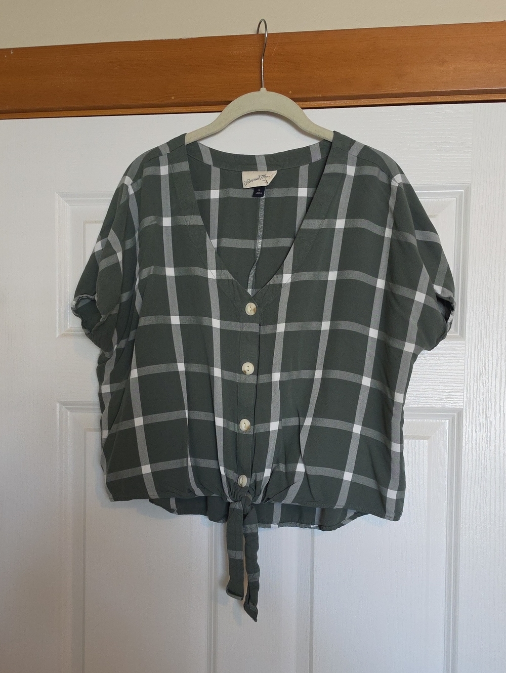 Universal Thread Olive Green Plaid Button-Front Tie Hem Top